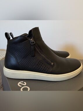 Ecco Black Leather Soft 7W Perforated Ankle Sneaker Boot 8-8.5